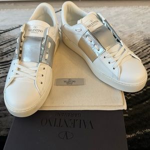 Valentino white fancy sneakers. Brand New size 38,8